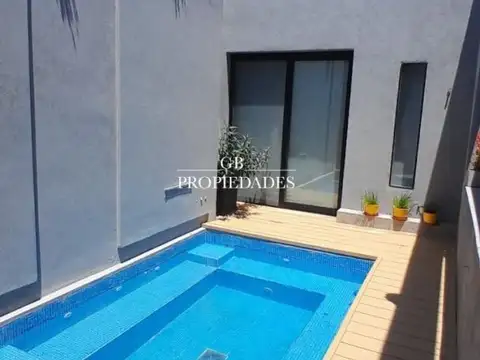 Casa en Venta con 3 cocheras