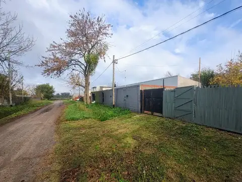 Casa un ambiente sobre lote de 10 x 30