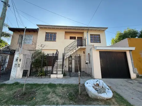 DEPARTAMENTO 3 AMBIENTES EN PRIMER PISO POR ESCALERA EN ALQUILER EN CASTELAR NORTE