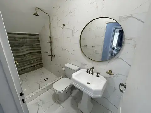 Casa 7 ambientes con 5 baños
