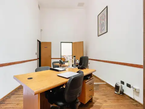 Oficina en venta barrio centro por calle pellegrini amplio luminoso
