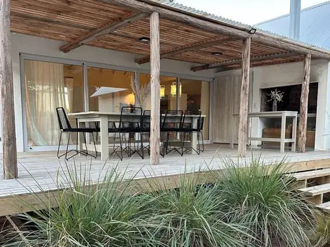 Casa 5 ambientes con 3 baños