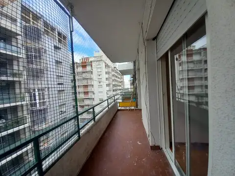 Balcón corrio al frente-Vista parcial al Paraná-Céntrico-todos los servicios
