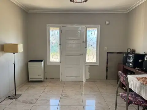 Casa 3 ambientes con 2 baños