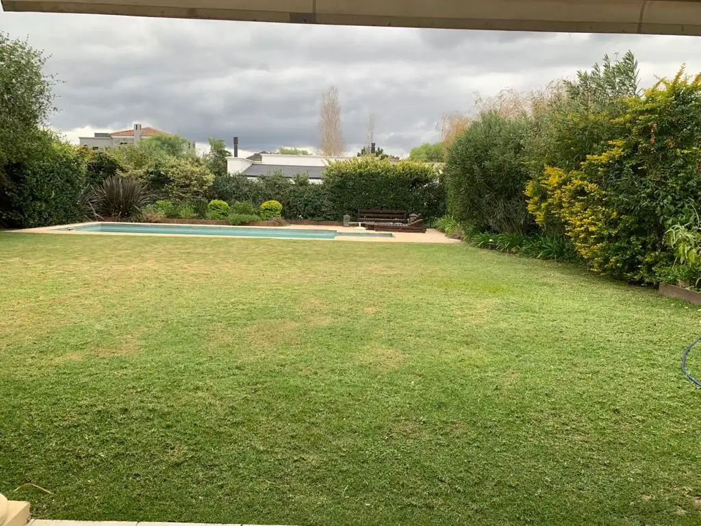 Corredor Bancalari 3900 - 4 dormitorios con cochera