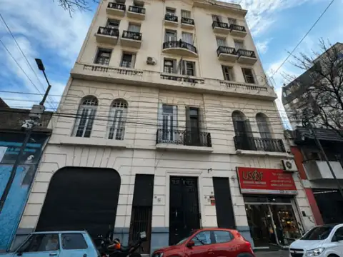 Departamento semipiso en venta en Constitución - 5 amb con dependencia o 6 amb