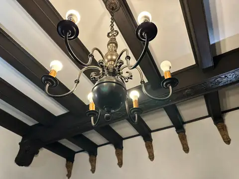 Casa 9 ambientes con 3 baños