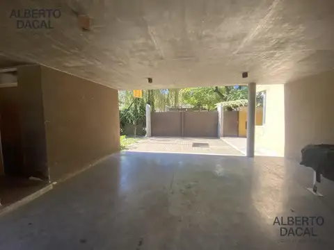 Casa 5 ambientes con 3 baños