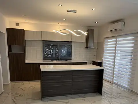 Casa en Alquiler en Puertos - Barrio Ceibos, USD 2.200