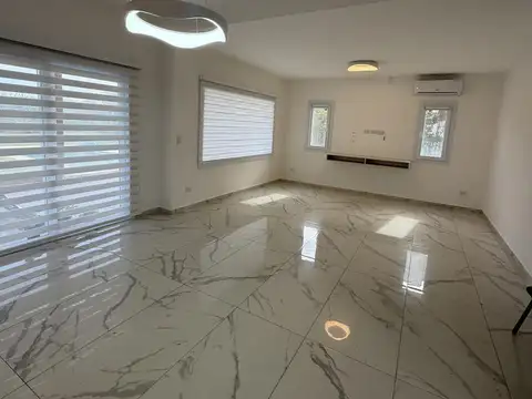 Casa 5 ambientes con 3 baños