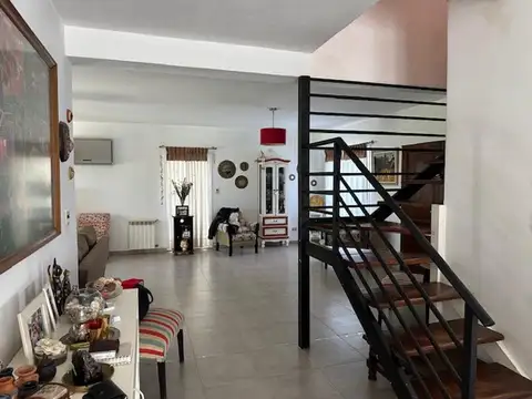 Casa en Venta con 4 cocheras