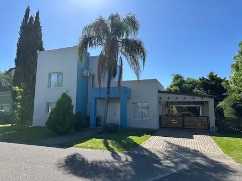 Casa en Barrio Cerrado Solares del Carmen