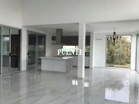 Casa en Alquiler de 3 dormitorios