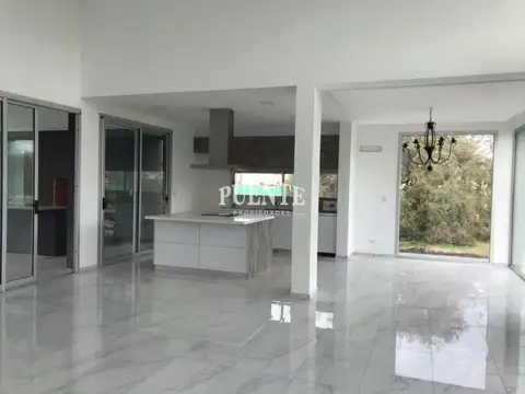Casa en Alquiler de 3 dormitorios