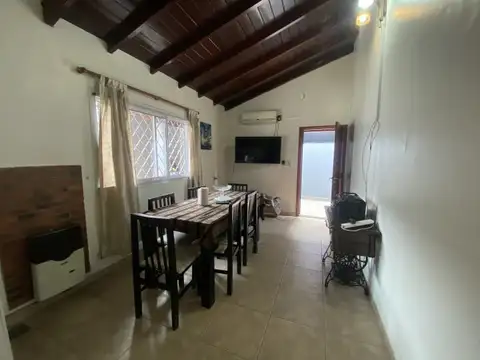 Casa 3 ambientes en venta c/cochera, Barrio Naón!