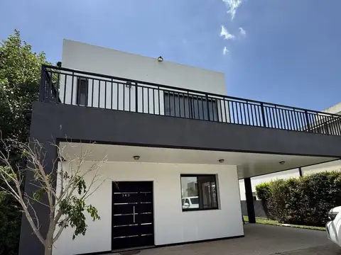 VENTA casa 4 ambientes Los Troncos, Berazategui