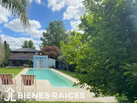 Casa 6 ambientes con 2 baños