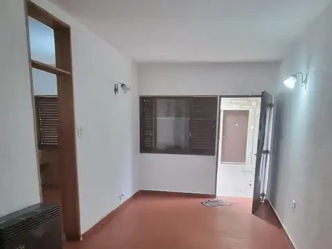 30 40 y 41 400, Piso PB