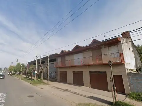 Venta de Casa de 4 ambientes, en dos plantas con dos locales