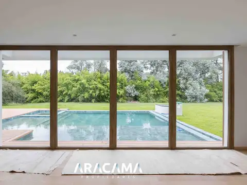 Casa en Venta con 2 cocheras