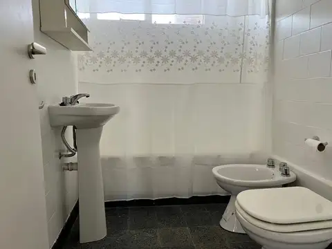 Departamento en Alquiler con 1 cocheras