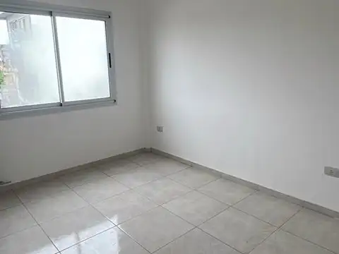 VENTA OPORTUNIDAD MONOAMBIENTE BERAZATEGUI