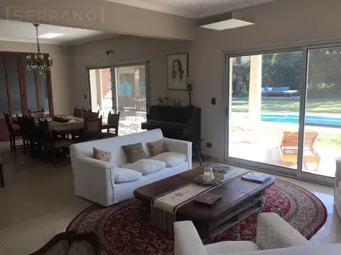 Casa en alquiler temporal 7 ambientes con pileta en Santa María de Tigre