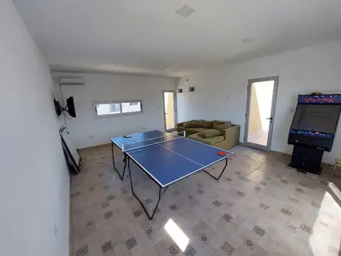 Casa 5 ambientes con 4 baños