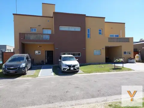 Casa en venta - 4 dormitorios 4 baños - 5 cochera - 600 mts2  - Guernica