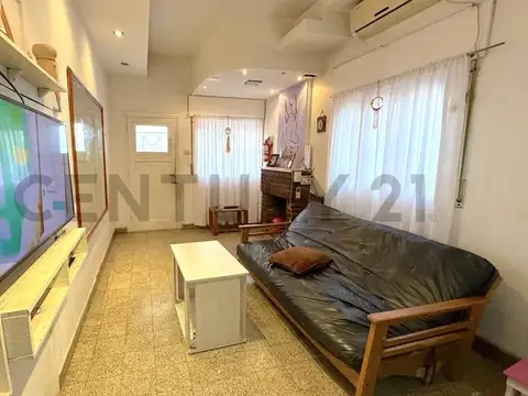 Casa 5 ambientes con 2 baños