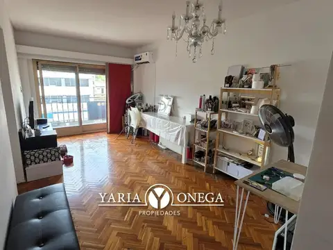 Muy lindo semipiso con balcón corrido y lavadero