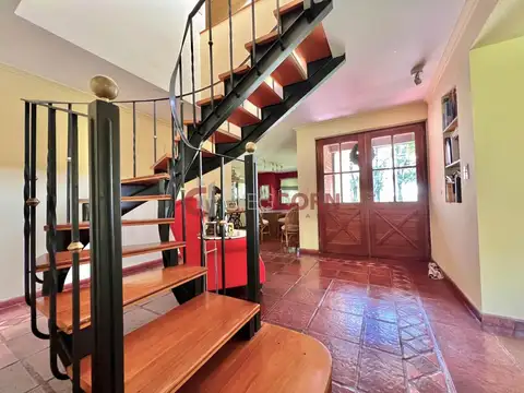 Casa 5 ambientes con 4 baños