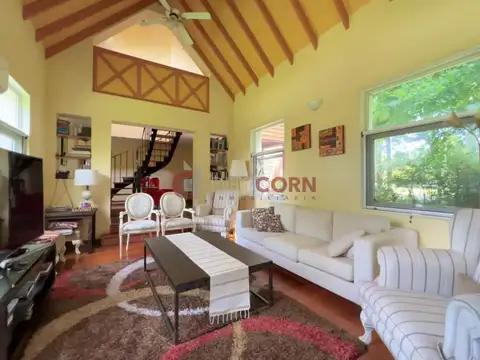 Casa en Venta con 6 cocheras