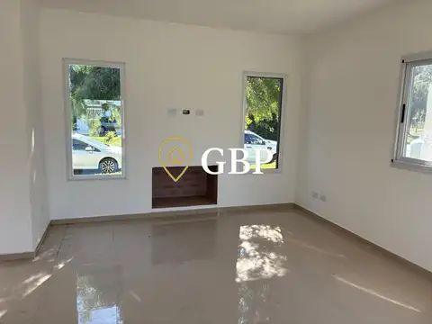 Casa en Alquiler con 2 cocheras