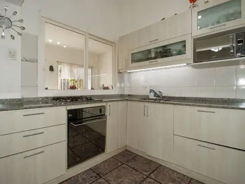 Venta casa en Munro con jardin  PERMUTA