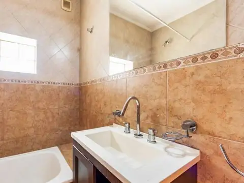 Joaquin V. Gonzalez 1200, Piso 1