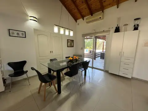 CASA EN VENTA - 5 AMBIENTES - SANTA ANA
