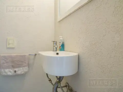 Casa 4 ambientes con 3 baños