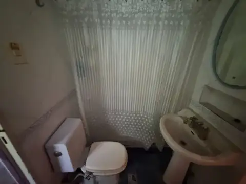 CASA 4 DORMITORIOS EXCELENTE UBICACION