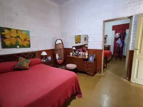 Casa 6 ambientes con 2 baños