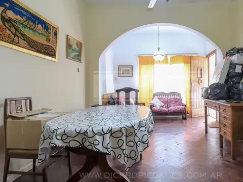 Fray Justo Santa Maria de Oro al 3500. Entre Jose Ingenieros y San Lorenzo