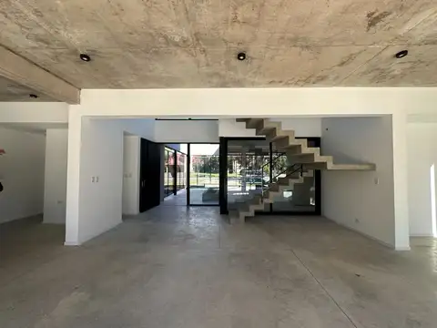 CASA A ESTRENAR C/PILETA PRINCIPADO SAN VICENTE