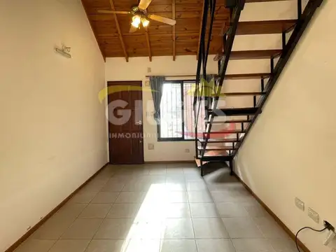 Depto Tipo Casa en Alquiler en Lomas del Mirador, $ 500.000