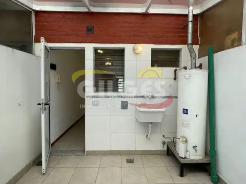 Duplex 2 ambientes 40m² con patio y lavadero en Lomas Del Mirador