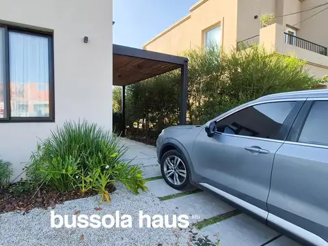 Casa en Venta con 4 cocheras