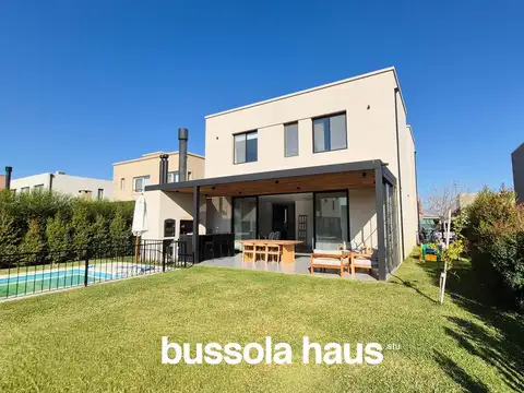 Casa en venta de 6 ambientes con Pileta en Araucarias, Puertos Escobar