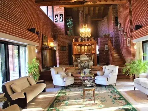 Casa en Venta con 2 cocheras