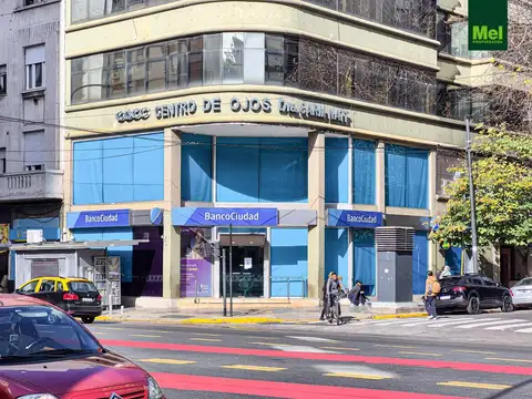 Única esquina sobre Cabildo, se vende edificio en block