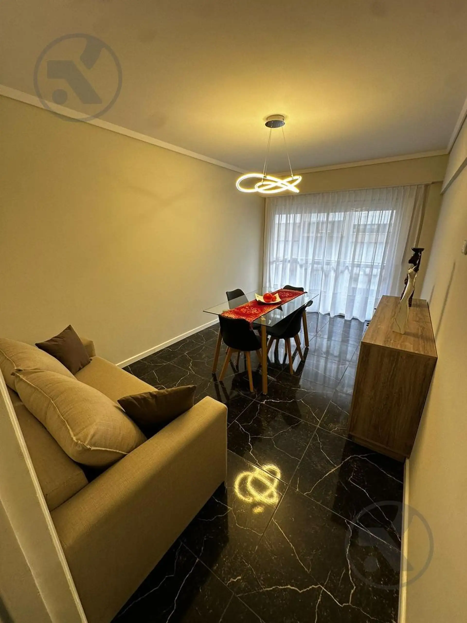 Depto 2 amb, 40m² con balcón — Centro