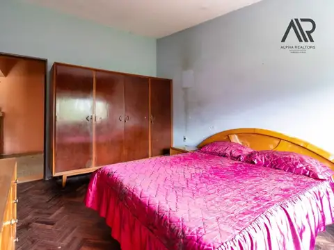 Casa 6 ambientes con 5 baños